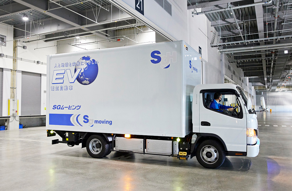 多種多様な車両を何台でも、必要なときに必要な場所へ日本全国での調達が可能です。ありとあらゆる車種のトラックをご用意、ご提供いたします。